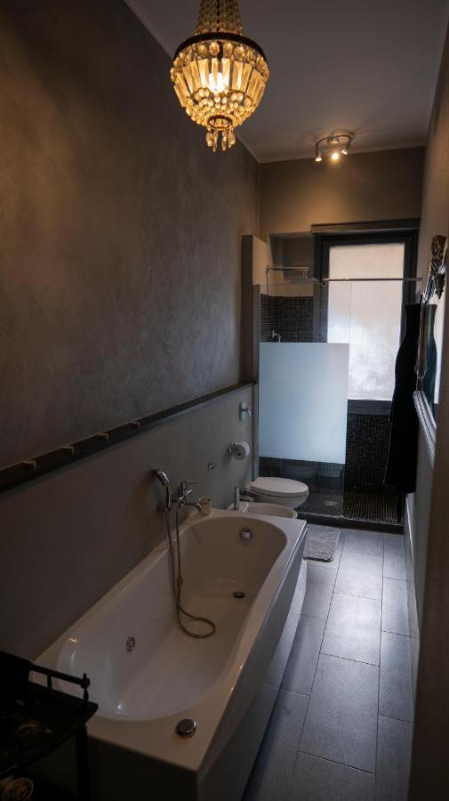 Beautiful Floral Apartment On Navigli Milano Eksteriør billede