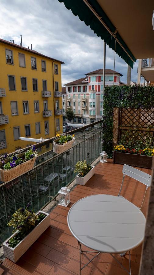 Beautiful Floral Apartment On Navigli Milano Eksteriør billede