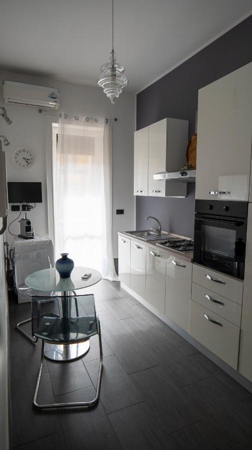 Beautiful Floral Apartment On Navigli Milano Eksteriør billede
